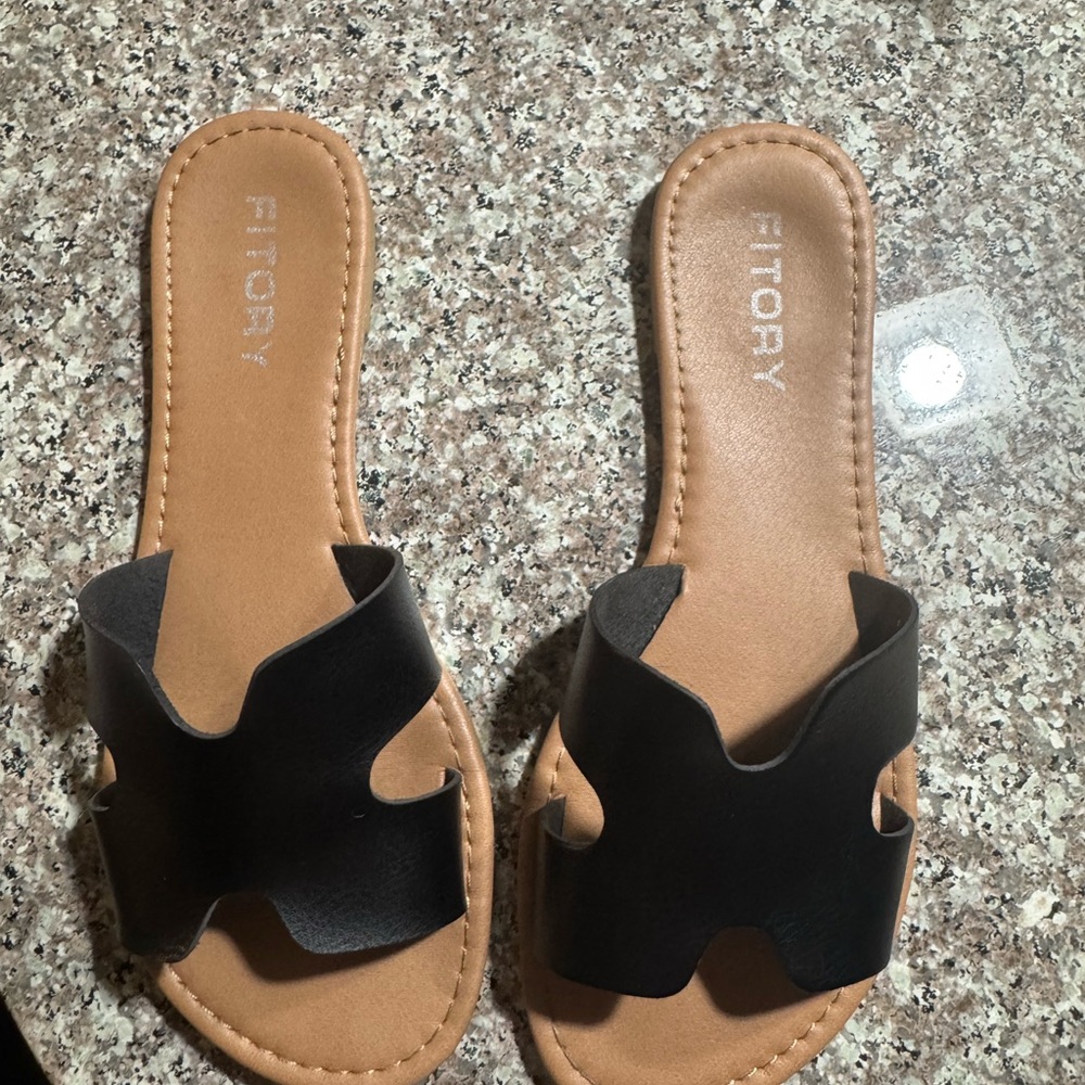 Black and Tan Minimalist Sandals with leather Straps! Size 8 women’s worn once.